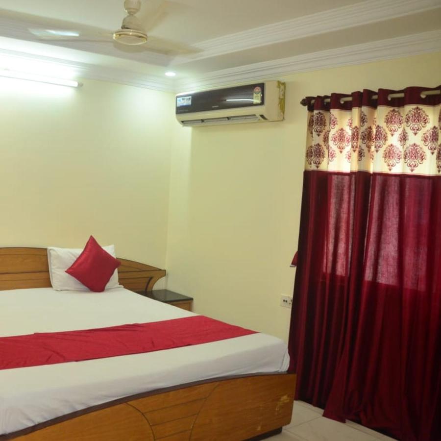 Hotel Poonam Rāipur Exterior foto
