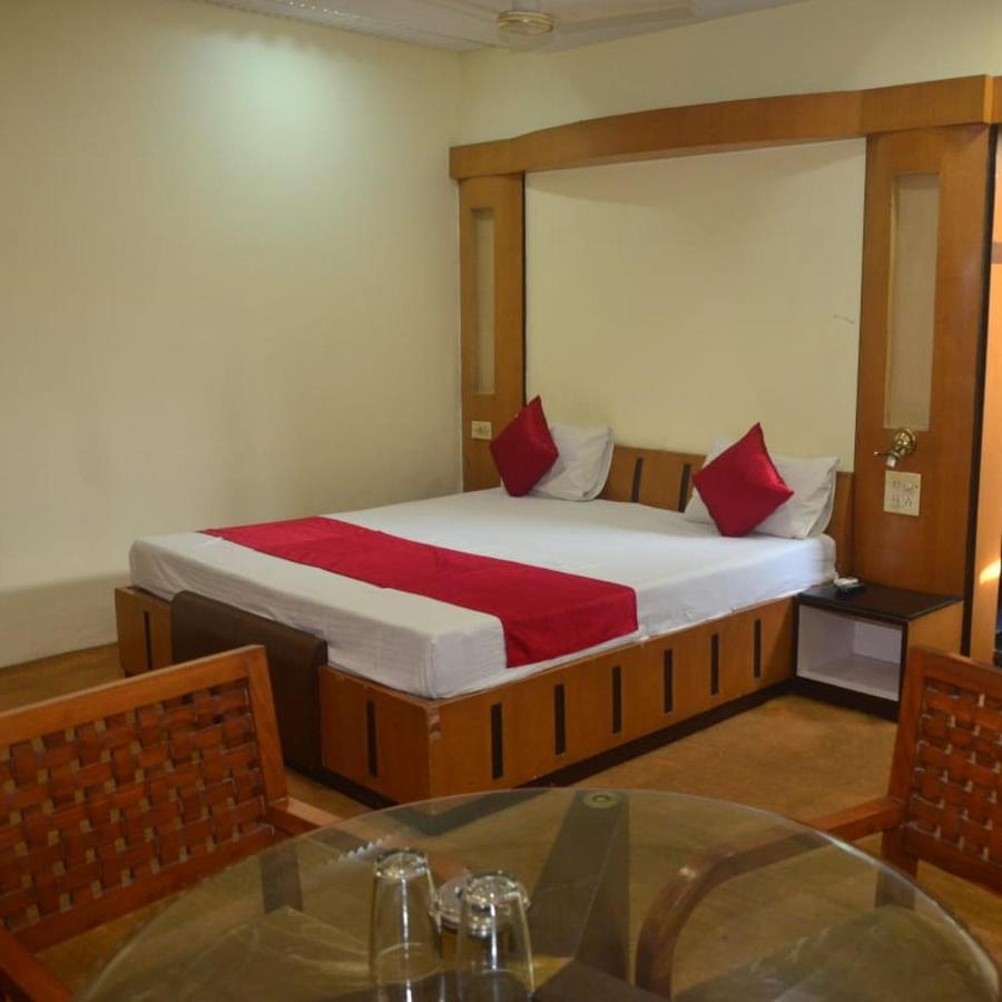 Hotel Poonam Rāipur Exterior foto
