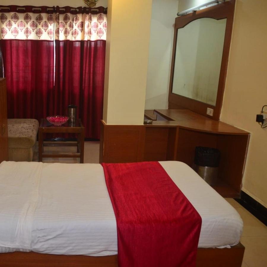 Hotel Poonam Rāipur Exterior foto