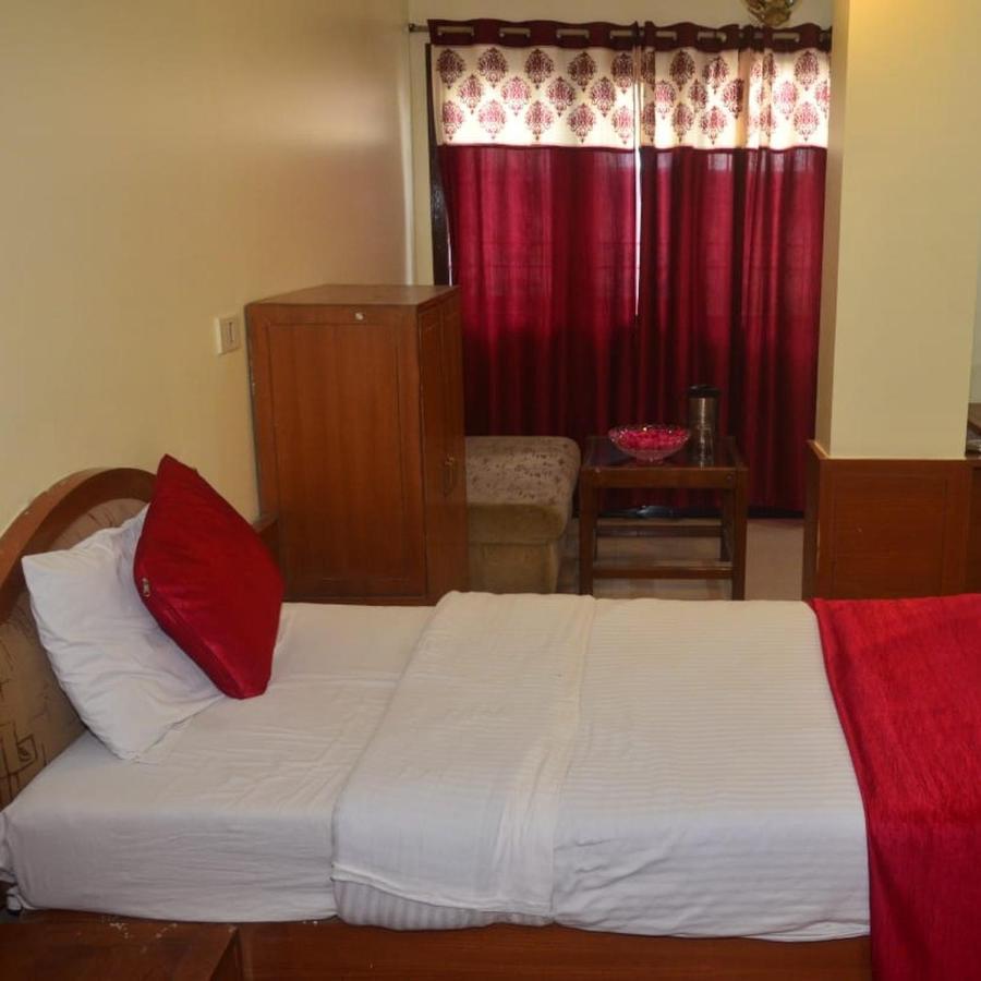 Hotel Poonam Rāipur Exterior foto