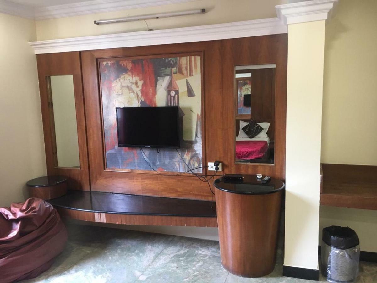 Hotel Poonam Rāipur Exterior foto